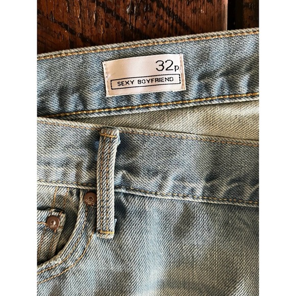GAP 32 Petite Womens Jeans light wash distressed - Picture 4 of 10